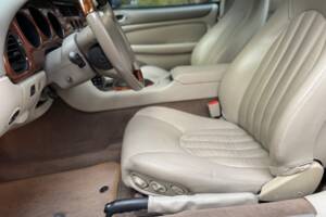 Image 38/40 de Jaguar XKR (1998)