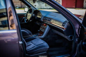 Immagine 18/32 di Mercedes-Benz 400 SE (1993)