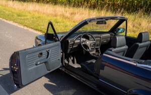 Immagine 12/35 di BMW 320i (1988)