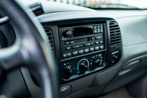 Image 39/50 of Ford F-150 SVT Lightning (2002)