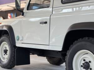 Bild 13/61 von Land Rover Defender 90 Td5 (2000)