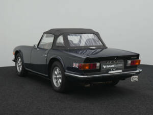 Image 3/33 of Triumph TR 6 (1969)