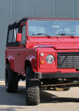 Image 12/38 of Land Rover 110 (1989)