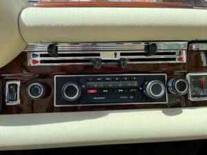 Image 13/20 of Mercedes-Benz 280 SE 3,5 (1971)