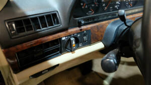 Image 16/23 of Mercedes-Benz 560 SEC (1987)