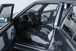 Image 22/50 of Lancia Delta HF Integrale (1988)