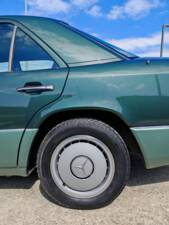 Bild 15/37 von Mercedes-Benz 200 E (1989)