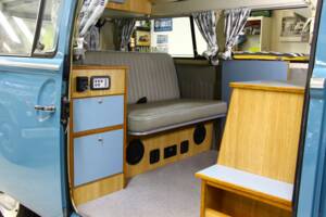Image 26/33 of Volkswagen T2a minibus (1970)