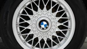 Image 11/15 de BMW 320i (1990)