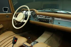 Bild 26/50 von Mercedes-Benz 280 SL (1971)