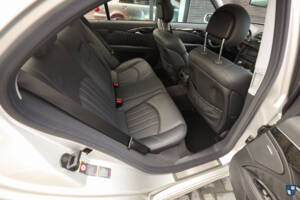 Image 18/84 of Mercedes-Benz E 55 AMG (2002)