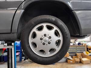 Bild 15/54 von Mercedes-Benz 300 TD Turbo (1993)