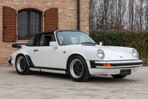 Afbeelding 3/45 van Porsche 911 Carrera 3.2 (WTL) (1988)