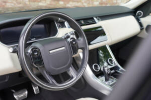 Image 18/50 of Land Rover Range Rover Sport P400e PHEV (2020)