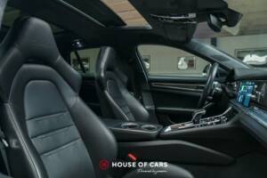 Image 18/24 of Porsche Panamera Turbo (2018)
