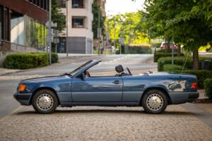 Obraz 27/50 pojazdu Mercedes-Benz 300 CE-24 (1992)