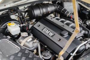 Image 40/41 of Land Rover Defender 90 "50th Anniversary" (1999)