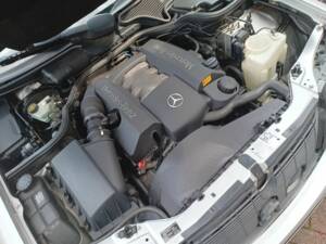 Image 7/7 de Mercedes-Benz E 240 (1998)