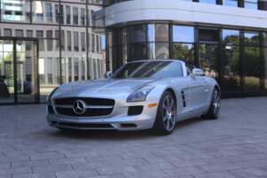 Image 3/75 of Mercedes-Benz SLS AMG Roadster (2012)