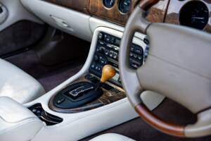 Immagine 24/42 di Jaguar XK8 4.0 (2001)