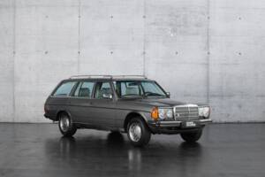 Image 3/49 of Mercedes-Benz 230 TE (1981)