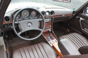 Image 13/29 of Mercedes-Benz 500 SL (1986)