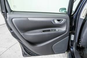 Bild 34/48 von Volvo V 70 2.4 (2006)