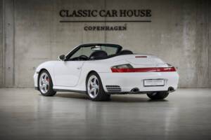 Imagen 33/98 de Porsche 911 Carrera 4S (2004)