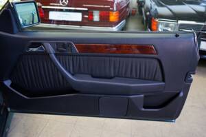 Image 17/38 of Mercedes-Benz 300 CE-24 (1992)