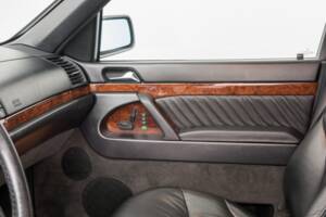 Image 24/45 of Mercedes-Benz 500 SEL (1992)