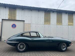 Image 4/39 de Jaguar Type E 4.2 (1966)