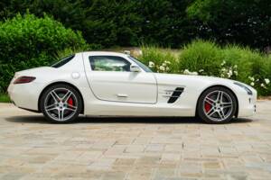 Image 8/50 of Mercedes-Benz SLS AMG (2010)