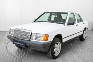 Image 17/50 de Mercedes-Benz 190 D (1986)