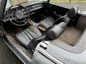 Image 13/36 of Mercedes-Benz 280 SL (1970)