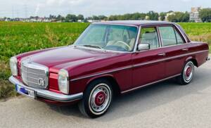 Image 1/22 de Mercedes-Benz 220 D (1974)
