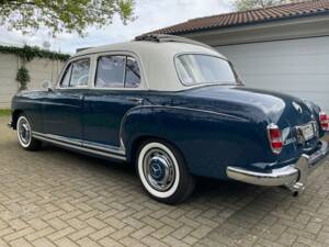 Immagine 4/39 di Mercedes-Benz 220 S (1957)