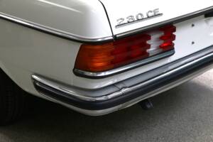 Bild 26/38 von Mercedes-Benz 230 CE (1984)