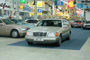 Bild 2/50 von Mercedes-Benz 300 SE (1992)