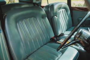 Image 13/42 of Rolls-Royce Silver Shadow II (1977)