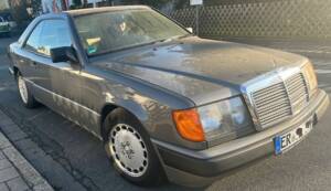 Immagine 1/12 di Mercedes-Benz 300 CE (1988)