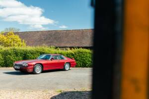 Image 24/50 of Jaguar XJR-S V12 Le Mans (1991)