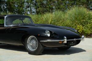 Image 26/50 de Jaguar E-Type (1968)