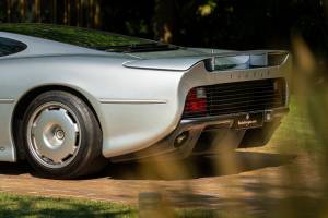 Image 25/50 of Jaguar XJ 220 (1993)