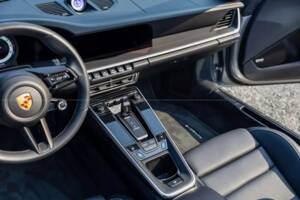 Image 6/15 de Porsche 911 Carrera (2023)