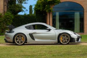 Image 17/100 of Porsche 718 Cayman GT4 RS Weissach (2024)