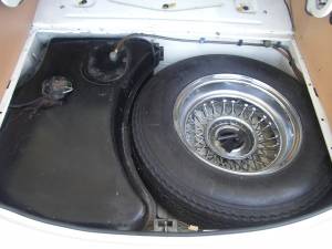 Image 27/37 of Jaguar E-Type 4.2 (1966)