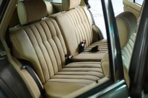 Image 24/49 of Mercedes-Benz 230 TE (1981)
