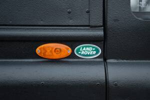 Bild 22/50 von Land Rover 90 (1985)