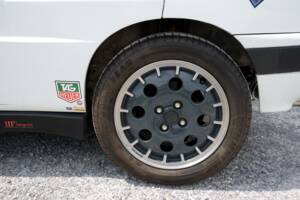 Image 23/47 of Lancia Delta HF Integrale (1988)