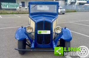 Image 2/10 of Renault Monaquatre (1932)